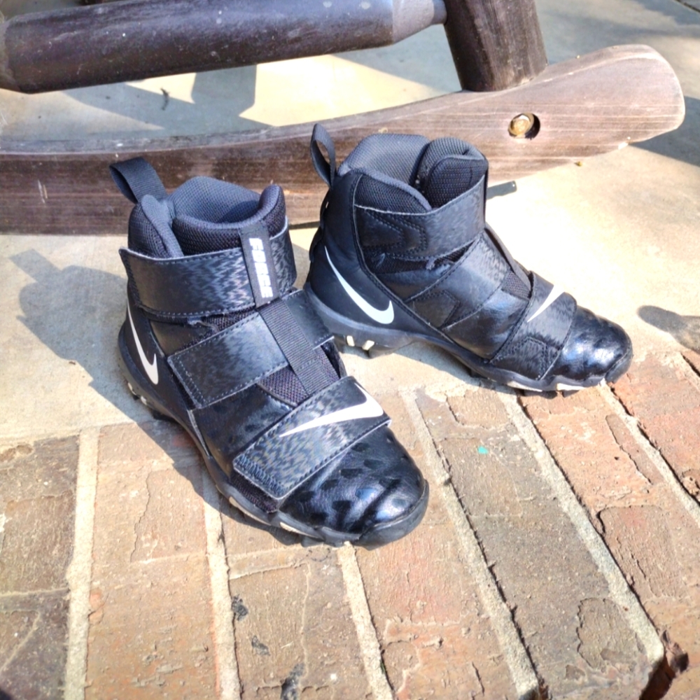 Youth Nike Force football cleats